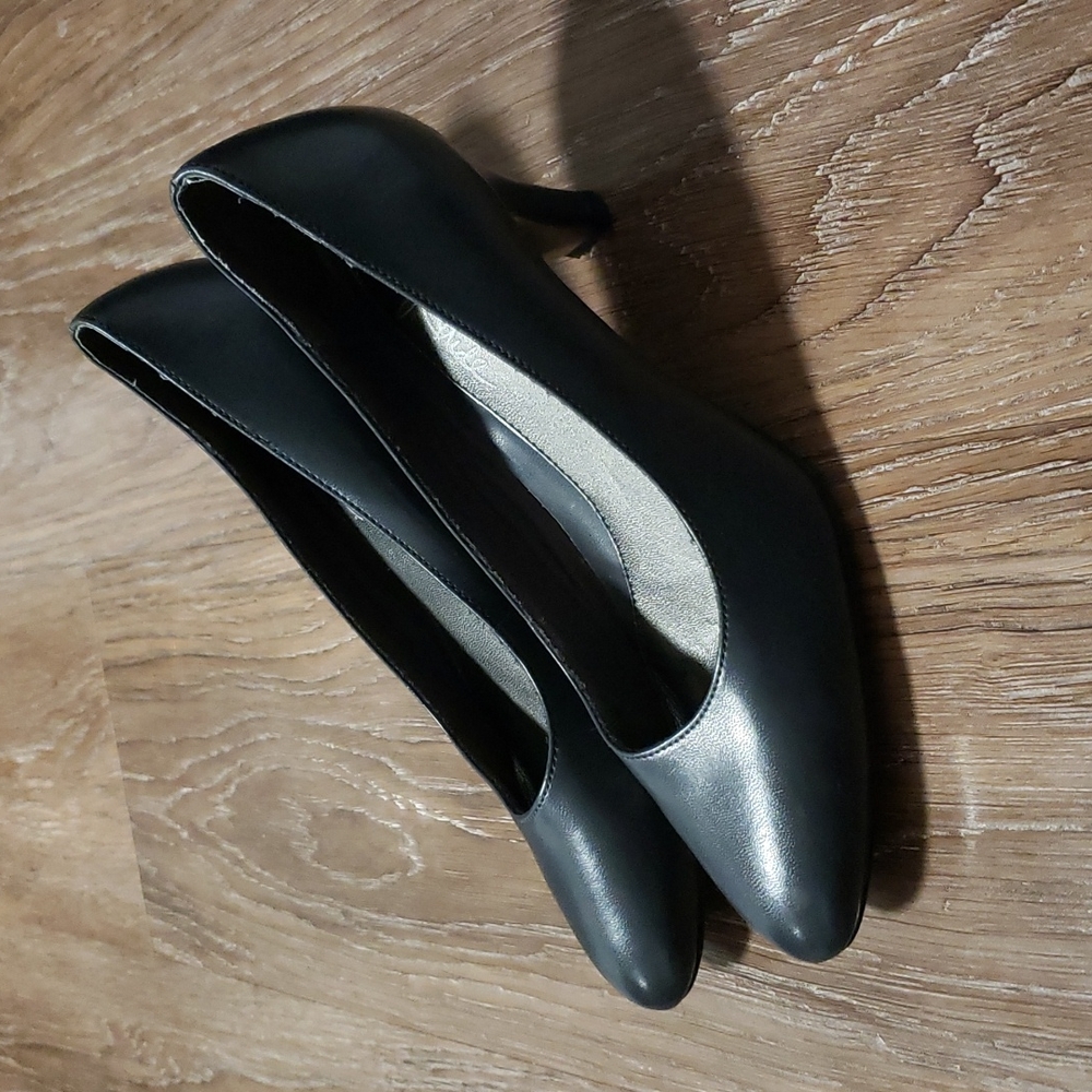 (6M) ) Life Stride Classic Low Heel Evening Formal Modern Minimalistic Kitten